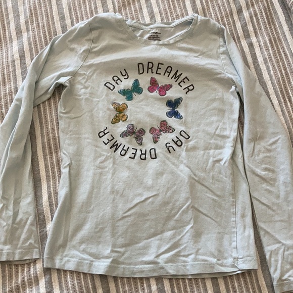 1 short sleeve top and 2 long sleeves shirts - Picture 2 of 4